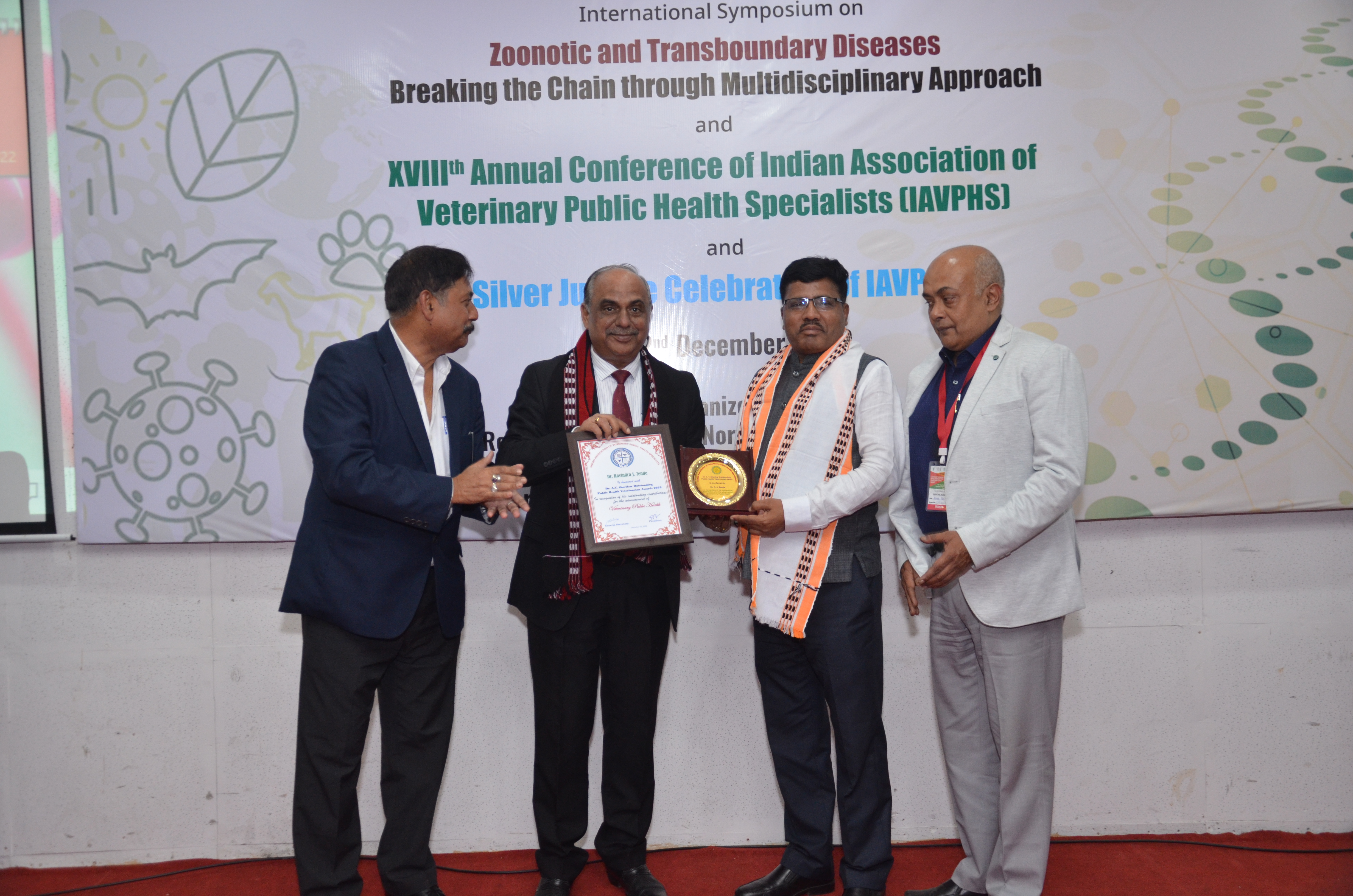 Dr. Ravindra Zende Received Dr. R. K. Agarwal Award